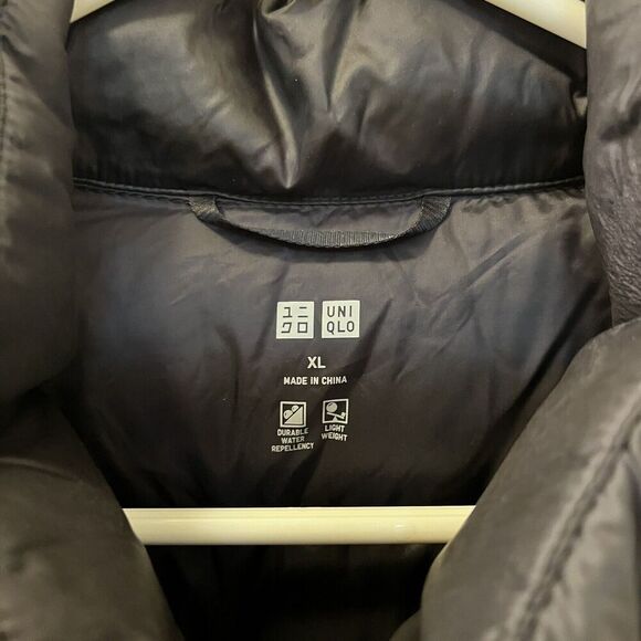 Uniqlo Light Weight Down Puffer Vest Black Water Repellent Men's Size XL - Picture 4 of 10